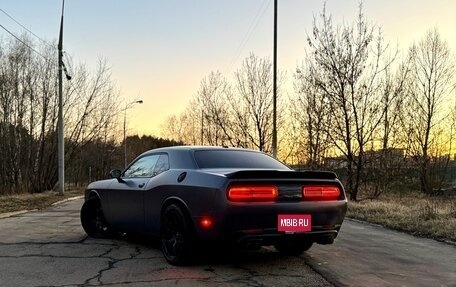 Dodge Challenger III рестайлинг 2, 2015 год, 3 200 000 рублей, 2 фотография