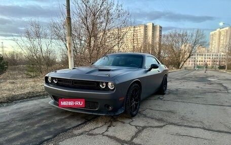 Dodge Challenger III рестайлинг 2, 2015 год, 3 200 000 рублей, 4 фотография