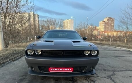 Dodge Challenger III рестайлинг 2, 2015 год, 3 200 000 рублей, 5 фотография