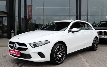 Mercedes-Benz A-Класс, 2019 год, 2 600 000 рублей, 1 фотография