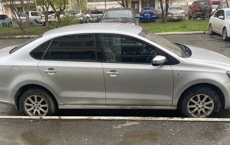 Volkswagen Polo VI (EU Market), 2011 год, 700 000 рублей, 2 фотография
