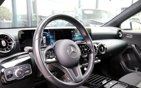 Mercedes-Benz A-Класс, 2019 год, 2 600 000 рублей, 7 фотография