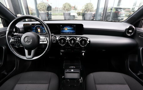 Mercedes-Benz A-Класс, 2019 год, 2 600 000 рублей, 11 фотография