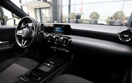 Mercedes-Benz A-Класс, 2019 год, 2 600 000 рублей, 12 фотография