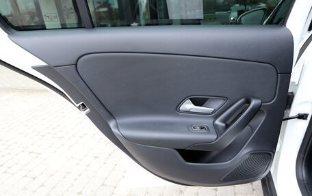 Mercedes-Benz A-Класс, 2019 год, 2 600 000 рублей, 18 фотография