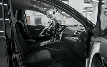 Mitsubishi Pajero Sport III рестайлинг, 2018 год, 3 275 000 рублей, 13 фотография