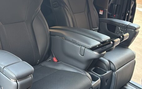 Toyota Alphard, 2024 год, 13 500 000 рублей, 3 фотография