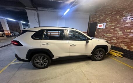 Toyota RAV4, 2024 год, 3 550 000 рублей, 3 фотография
