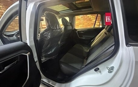 Toyota RAV4, 2024 год, 3 550 000 рублей, 5 фотография