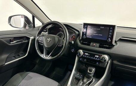 Toyota RAV4, 2020 год, 2 890 000 рублей, 12 фотография