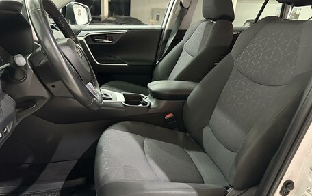 Toyota RAV4, 2020 год, 2 890 000 рублей, 18 фотография