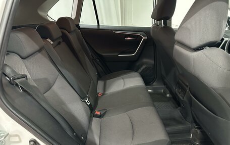 Toyota RAV4, 2020 год, 2 890 000 рублей, 21 фотография