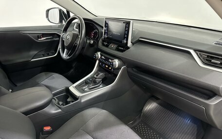 Toyota RAV4, 2020 год, 2 890 000 рублей, 17 фотография