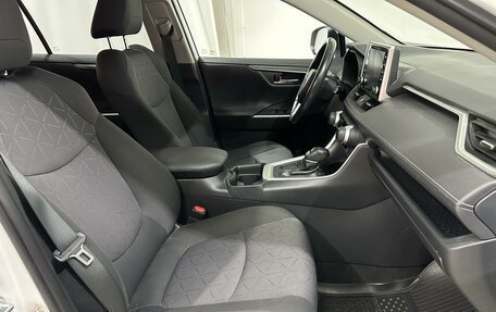 Toyota RAV4, 2020 год, 2 890 000 рублей, 19 фотография