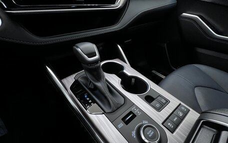 Toyota Highlander, 2024 год, 6 050 000 рублей, 27 фотография
