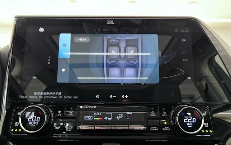 Toyota Highlander, 2024 год, 6 050 000 рублей, 28 фотография