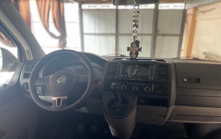 Volkswagen Caravelle T5, 2012 год, 2 100 000 рублей, 5 фотография