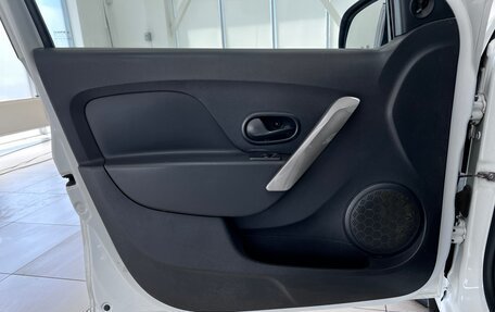 Renault Logan II, 2019 год, 660 000 рублей, 15 фотография