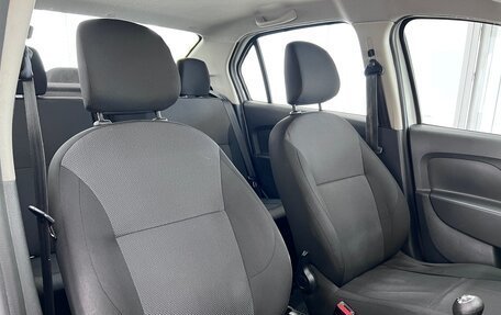 Renault Logan II, 2019 год, 660 000 рублей, 26 фотография