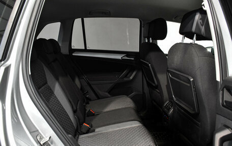 Volkswagen Tiguan II, 2020 год, 2 420 000 рублей, 8 фотография