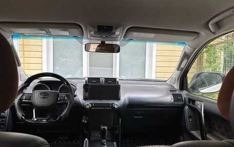 Toyota Land Cruiser Prado 150 рестайлинг 2, 2014 год, 2 700 000 рублей, 9 фотография