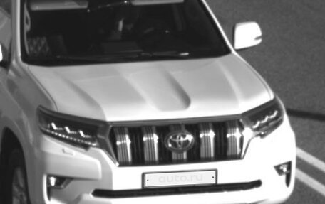 Toyota Land Cruiser Prado 150 рестайлинг 2, 2014 год, 2 700 000 рублей, 17 фотография