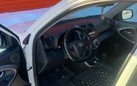 Toyota RAV4, 2011 год, 1 365 000 рублей, 3 фотография