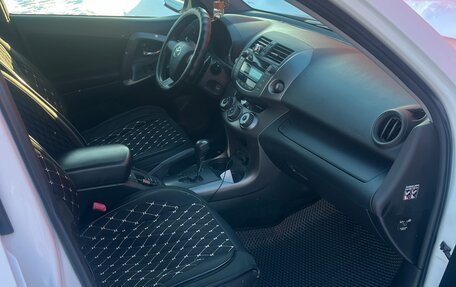 Toyota RAV4, 2011 год, 1 365 000 рублей, 4 фотография