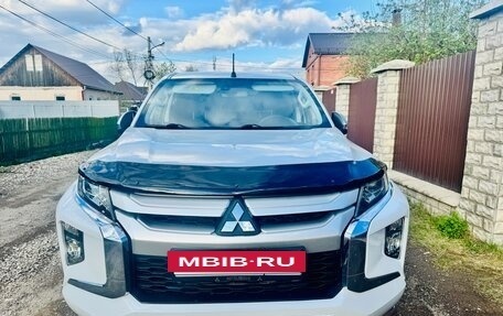 Mitsubishi L200 IV рестайлинг, 2019 год, 2 590 000 рублей, 3 фотография