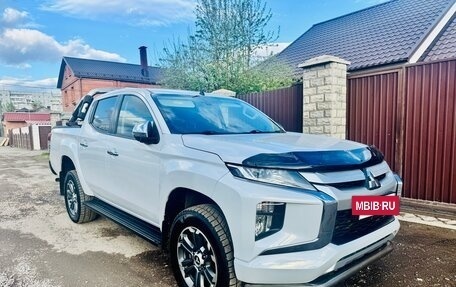 Mitsubishi L200 IV рестайлинг, 2019 год, 2 590 000 рублей, 2 фотография
