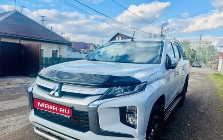 Mitsubishi L200 IV рестайлинг, 2019 год, 2 590 000 рублей, 4 фотография