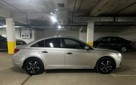 Chevrolet Cruze II, 2009 год, 750 000 рублей, 2 фотография