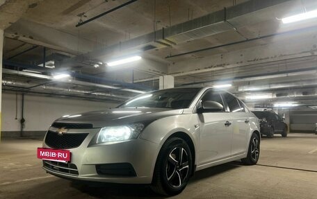 Chevrolet Cruze II, 2009 год, 750 000 рублей, 3 фотография