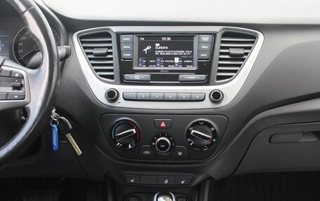 Hyundai Solaris II рестайлинг, 2017 год, 1 390 000 рублей, 13 фотография