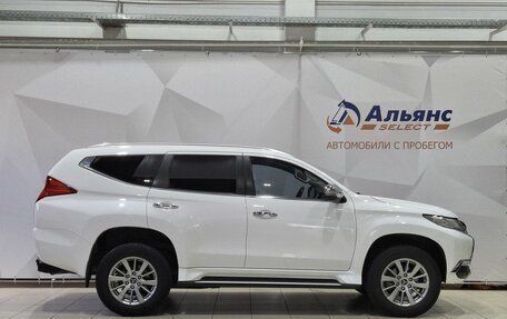 Mitsubishi Pajero Sport III рестайлинг, 2018 год, 2 700 000 рублей, 2 фотография