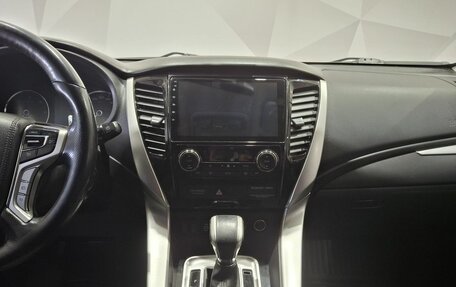 Mitsubishi Pajero Sport III рестайлинг, 2018 год, 2 700 000 рублей, 13 фотография