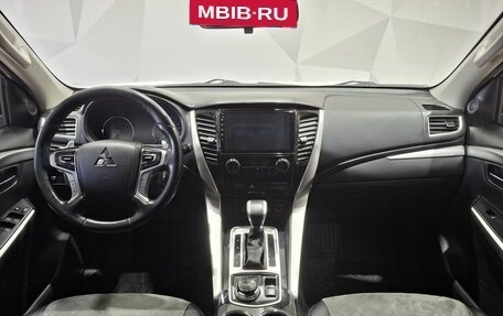 Mitsubishi Pajero Sport III рестайлинг, 2018 год, 2 700 000 рублей, 9 фотография