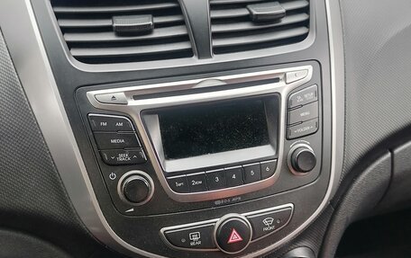 Hyundai Solaris II рестайлинг, 2015 год, 1 250 000 рублей, 12 фотография