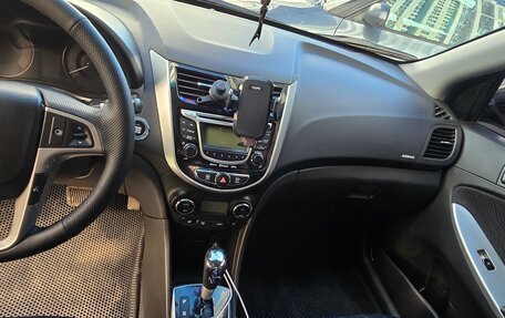 Hyundai Solaris II рестайлинг, 2013 год, 910 000 рублей, 3 фотография