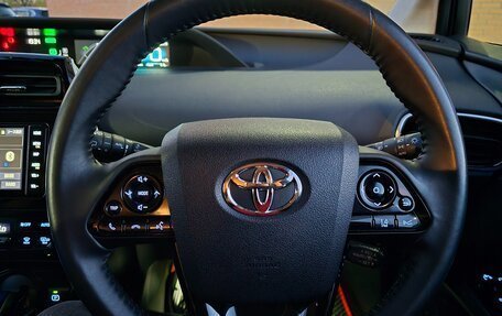 Toyota Prius IV XW50, 2019 год, 2 330 000 рублей, 8 фотография