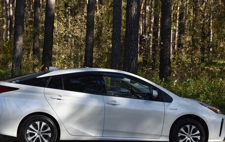 Toyota Prius IV XW50, 2019 год, 2 330 000 рублей, 13 фотография