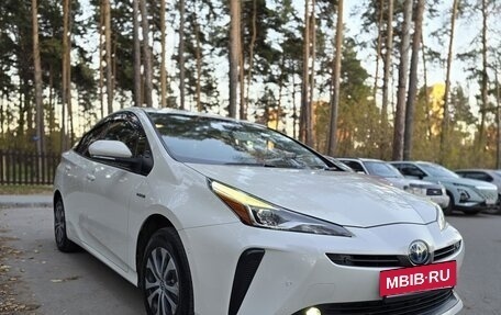Toyota Prius IV XW50, 2019 год, 2 330 000 рублей, 4 фотография