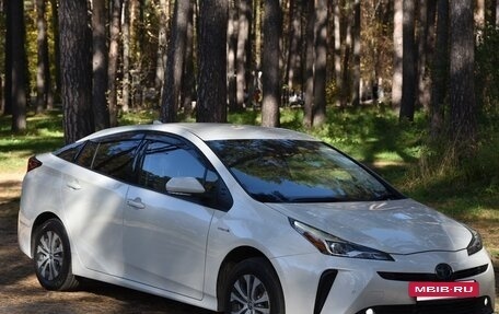 Toyota Prius IV XW50, 2019 год, 2 330 000 рублей, 14 фотография