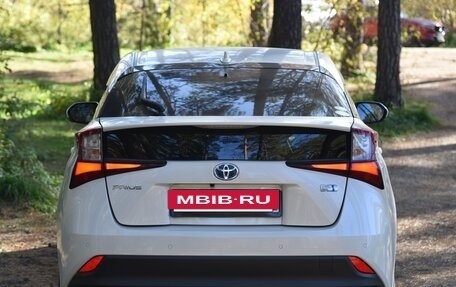 Toyota Prius IV XW50, 2019 год, 2 330 000 рублей, 15 фотография