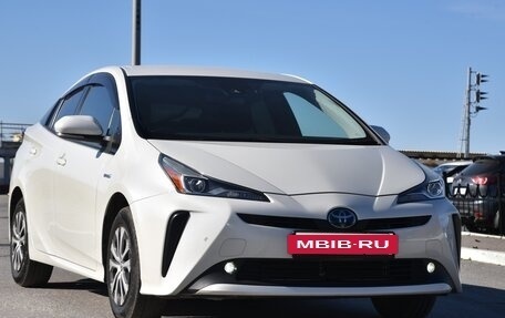 Toyota Prius IV XW50, 2019 год, 2 330 000 рублей, 20 фотография