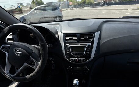 Hyundai Solaris II рестайлинг, 2013 год, 1 000 000 рублей, 10 фотография