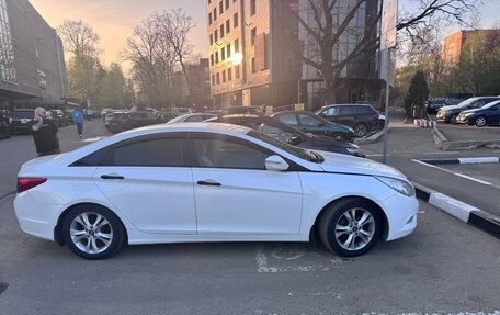 Hyundai Sonata VI, 2010 год, 980 000 рублей, 4 фотография