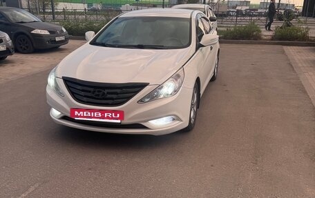 Hyundai Sonata VI, 2010 год, 980 000 рублей, 2 фотография