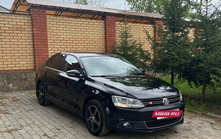 Volkswagen Jetta VI, 2012 год, 950 000 рублей, 2 фотография