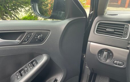 Volkswagen Jetta VI, 2012 год, 950 000 рублей, 16 фотография